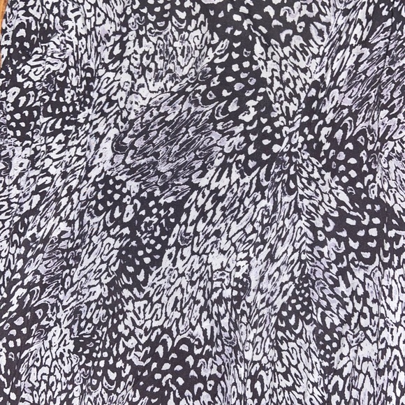 Black and white patterned flowy dress - Picture 3 of 3